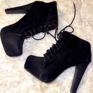 Black bratz boots